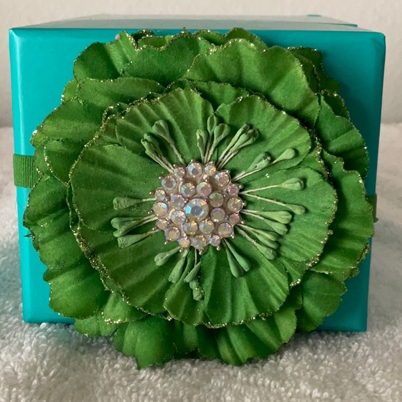 🦚TIEKS GREEN FLOWER AND BAG🦚 - Picture 2 of 13